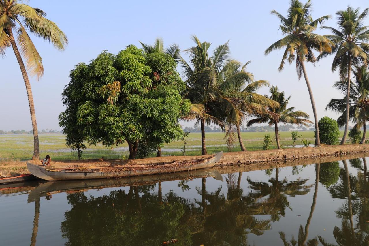 فندق Alappuzhaفي  Sreekrishna Houseboat C/O Sreekrishna Ayurveda Panchakarma Centre المظهر الخارجي الصورة