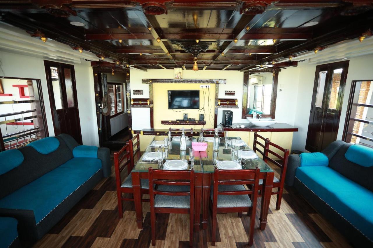 فندق Alappuzhaفي  Sreekrishna Houseboat C/O Sreekrishna Ayurveda Panchakarma Centre المظهر الخارجي الصورة