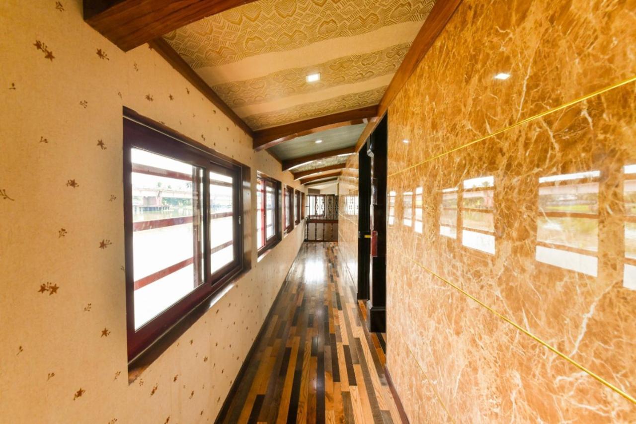 فندق Alappuzhaفي  Sreekrishna Houseboat C/O Sreekrishna Ayurveda Panchakarma Centre المظهر الخارجي الصورة